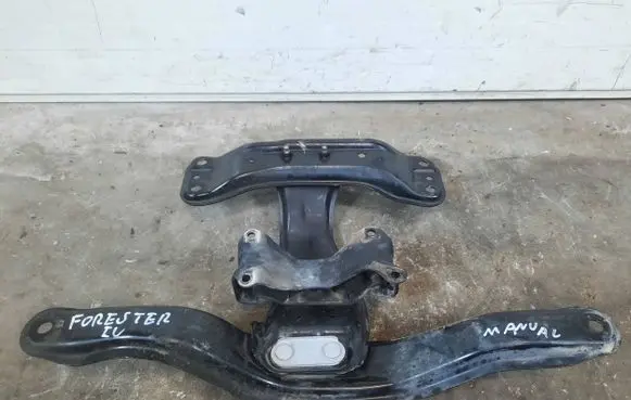 Subaru Forester SJ Gearbox mounting bracket