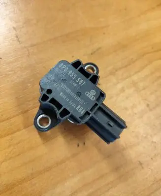 Audi A3 S3 8P Airbag deployment crash/impact sensor 8P0955557 230811 2372