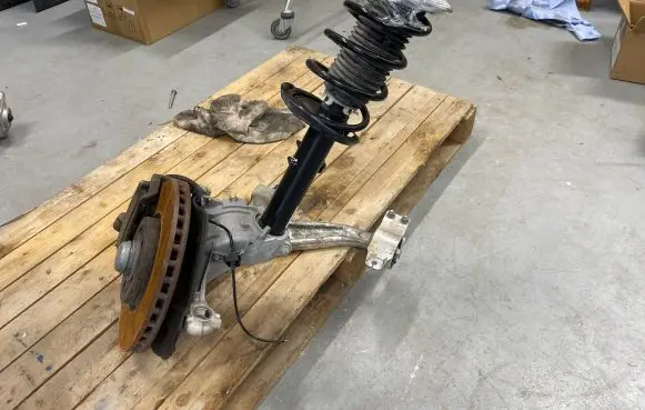 Mercedes-Benz GLA H247 Front wheel hub spindle knuckle