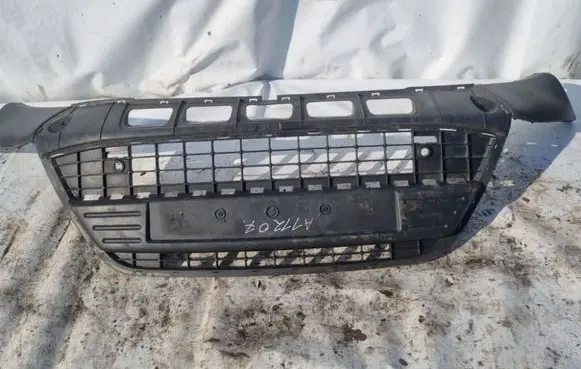 Ford Kuga I Front bumper lower grill 8V4117C749A