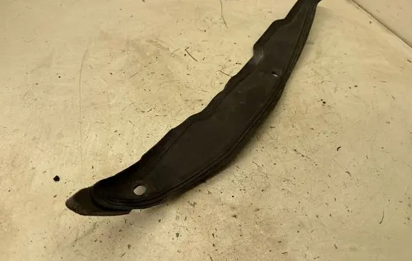 Maserati Ghibli Fender end trim 670001705