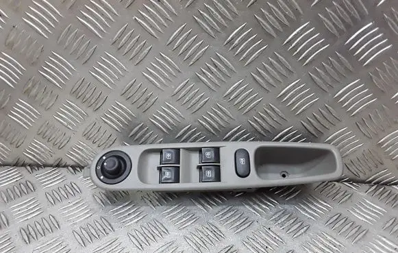 Renault Zoe Electric window control switch 254008973R