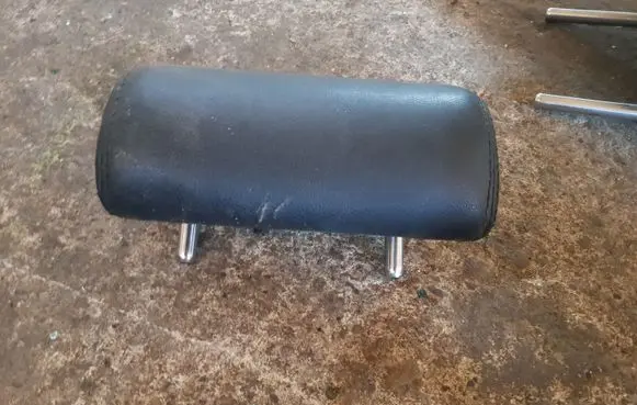 Volkswagen PASSAT B6 Rear seat headrest 