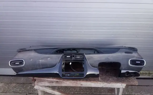Toyota Prius (XW50) Dashboard