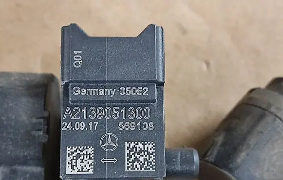 Mercedes-Benz E W213 Airbag deployment crash/impact sensor A2139051300 869108 05052