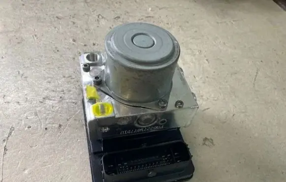 Mercedes-Benz C W205 Master brake cylinder