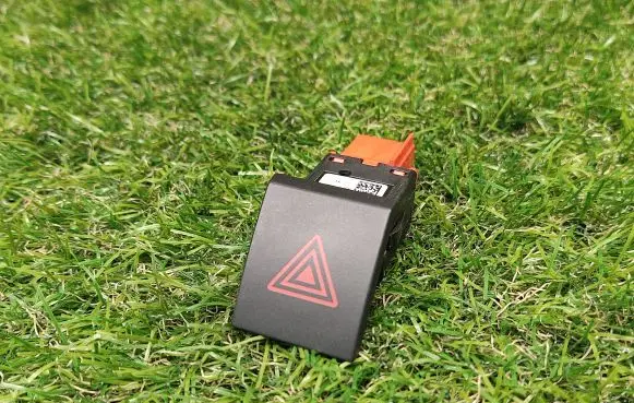 Skoda Fabia Mk2 (5J) Hazard light switch 5J0953235E