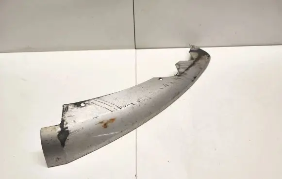 Front bumper lip