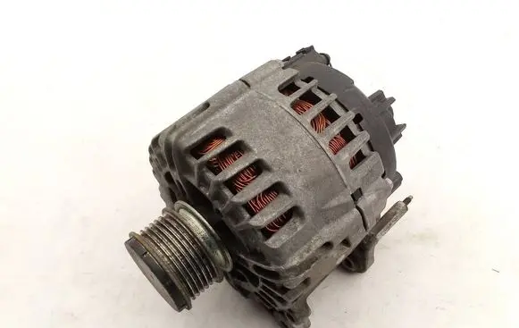 Volkswagen Polo V 6R Generator/alternator 03P903023D