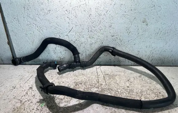 Coolant pipe/hose