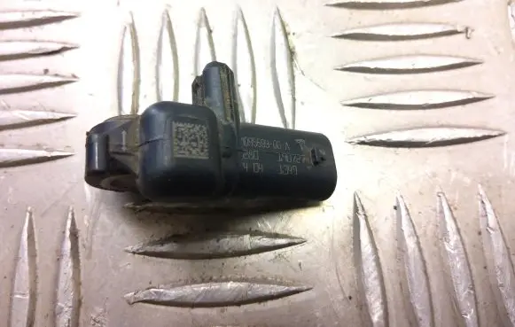 Tesla Model 3 Airbag deployment crash/impact sensor 109569900a