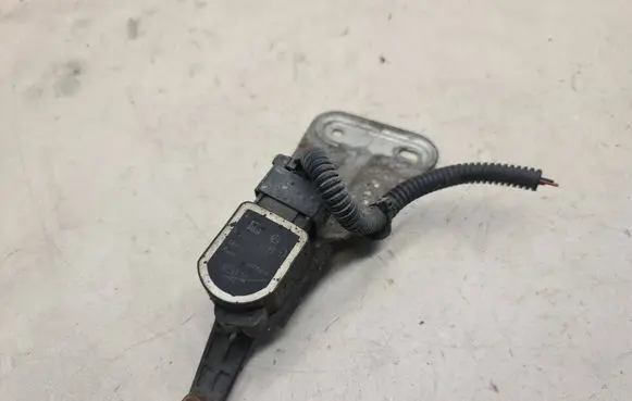 Headlight/headlamp level sensor