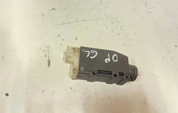 Opel Omega B2 Rear lock motor 90493703 605329 1101215
