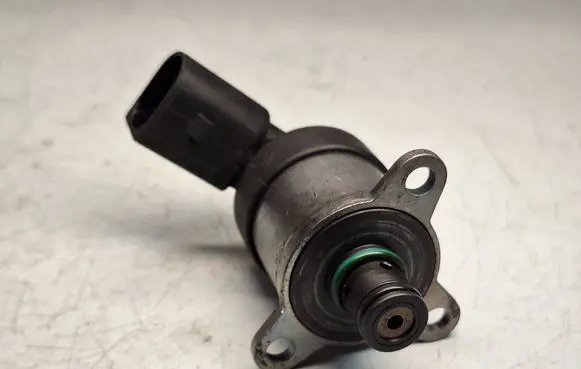 BMW 3 E46 Fuel pressure sensor 0928400560 13517787186