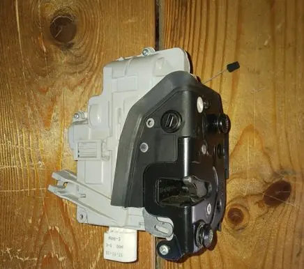 Seat Altea XL Rear door lock 1P0839016A