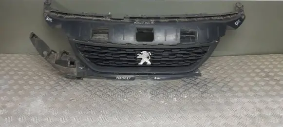 Peugeot Rifter Front bumper upper radiator grill 9818281980