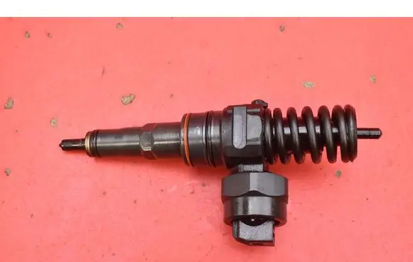 Volkswagen Golf IV Fuel injector 038130073F