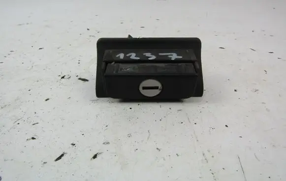 Volkswagen Golf III Tailgate/trunk/boot exterior handle 