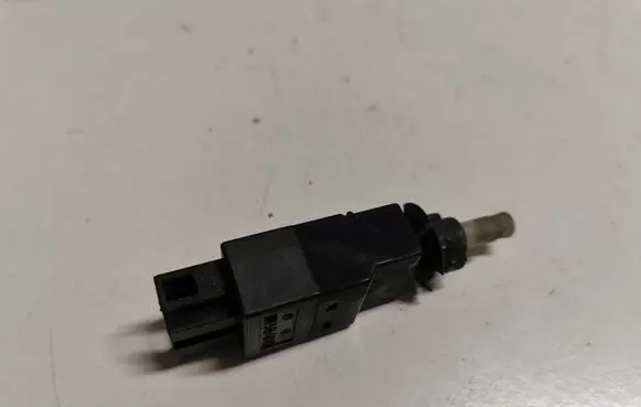 Mercedes-Benz E W211 Brake pedal sensor switch 0015454009