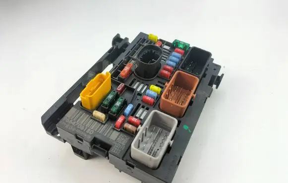 Citroen Berlingo Fuse module 9664706180