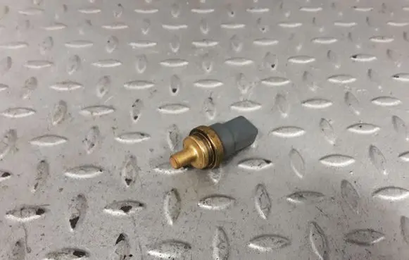 Volkswagen Golf VII Coolant temperature sensor 06A919501A