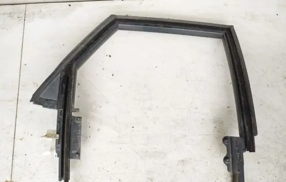 Audi 80 90 B3 Rear door window/glass frame 