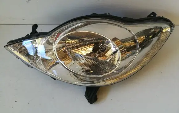 Peugeot 107 Headlight/headlamp 811500H030