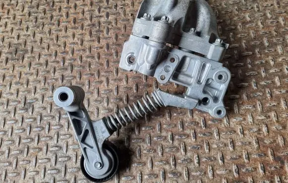 Mercedes-Benz A W176 Engine mounting bracket A6512200607 A2462401109 A6512000570