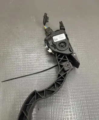 Ford Focus Accelerator throttle pedal EV619F836AA 6PV01036880