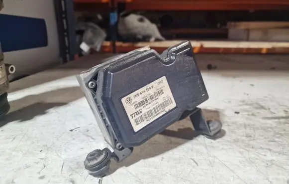 Volkswagen Sharan ABS Pump 7N0614109P