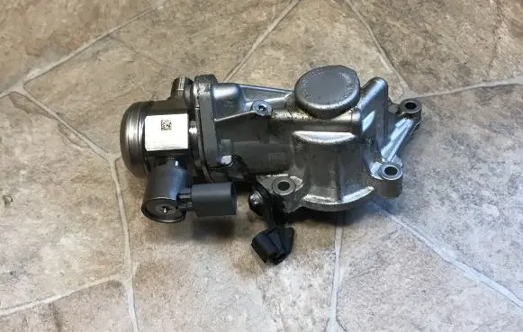 Mercedes-Benz GL X166 Fuel injection high pressure pump A2780701101