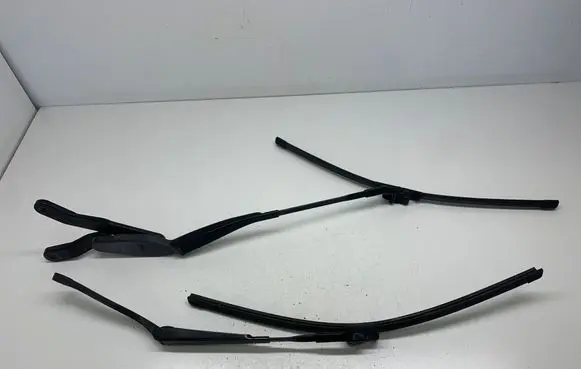 Mercedes-Benz E W212 Windshield/front glass wiper blade A2128201344 3392125718 A2128200944