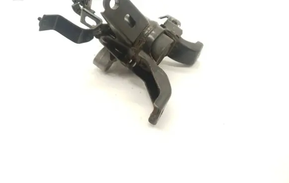 Toyota Verso-S Engine mount bracket