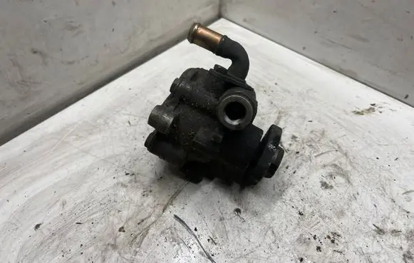 Volkswagen Golf IV Power steering pump 1J0422454