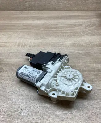 Volkswagen Touran I Rear door window regulator motor 1K0959704B 995929106 993425100