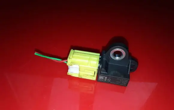 Nissan Qashqai Airbag deployment crash/impact sensor 988303RA0A 06072015