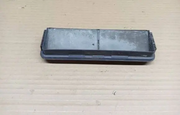 Audi A1 Quarter panel pressure vent 