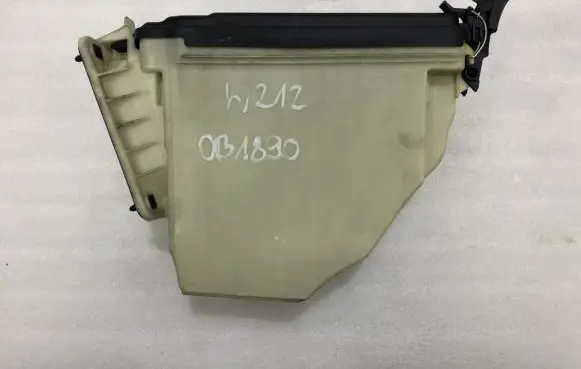 Mercedes-Benz E W212 Other engine bay part A2125400382