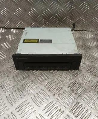 Volkswagen Golf V CD/DVD changer 1K0035110