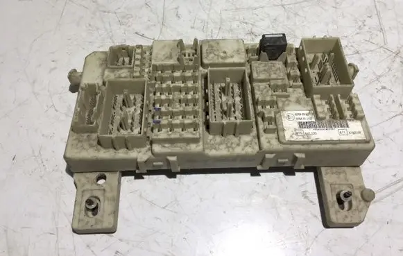 Ford Focus C-MAX Fuse module 519243315 7M5T14A073DE 8M5T14014