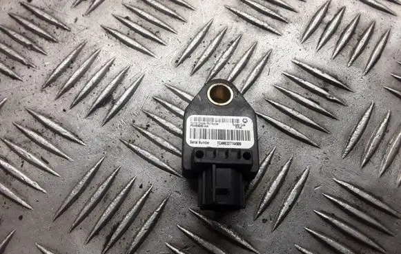 Chrysler Sebring (JS) Airbag deployment crash/impact sensor P04896061AA 39754C