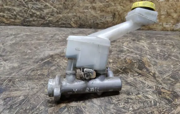 Nissan X-Trail T30 Master brake cylinder