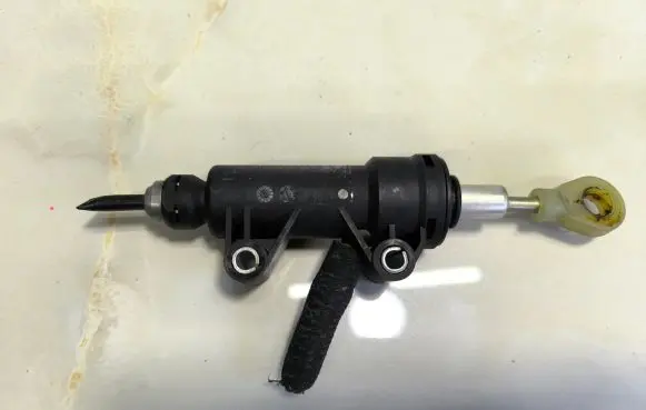 BMW X3 E83 Clutch master cylinder 570610