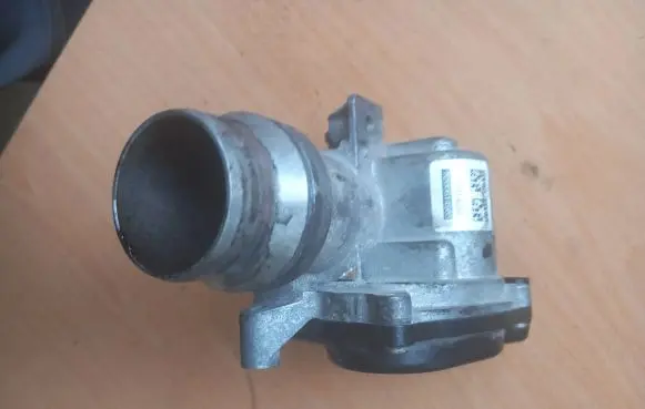 Renault Laguna III Throttle body valve 8200614985