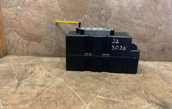 Mercedes-Benz SL R230 Central locking vacuum pump A2308000048