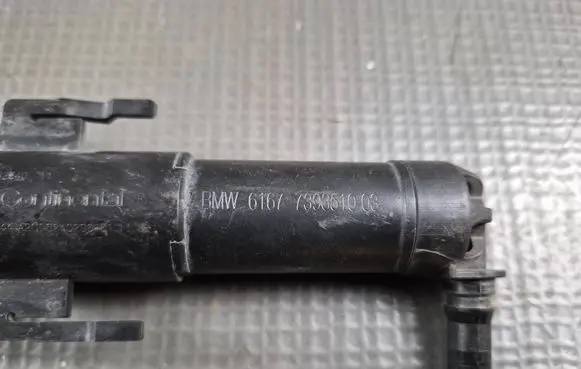 BMW 5 G30 G31 G38 Headlight washer spray nozzle 739351003