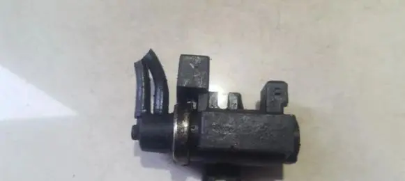 BMW 5 E39 Turbo solenoid valve 72279600 2.247906