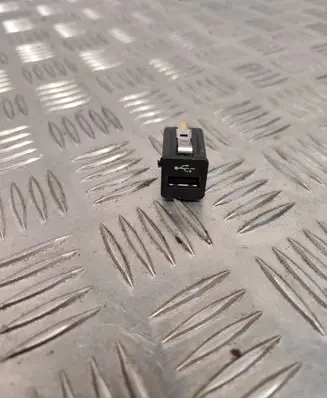 BMW 7 F01 F02 F03 F04 USB socket connector 9167196