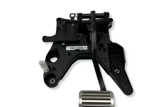 Volkswagen Touareg II Brake pedal 7P0723031AQ LME0055771