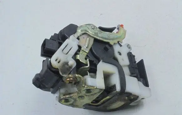 Mitsubishi Lancer Rear door lock